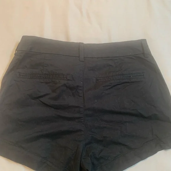 Old navy shorts - Picture 2 of 3